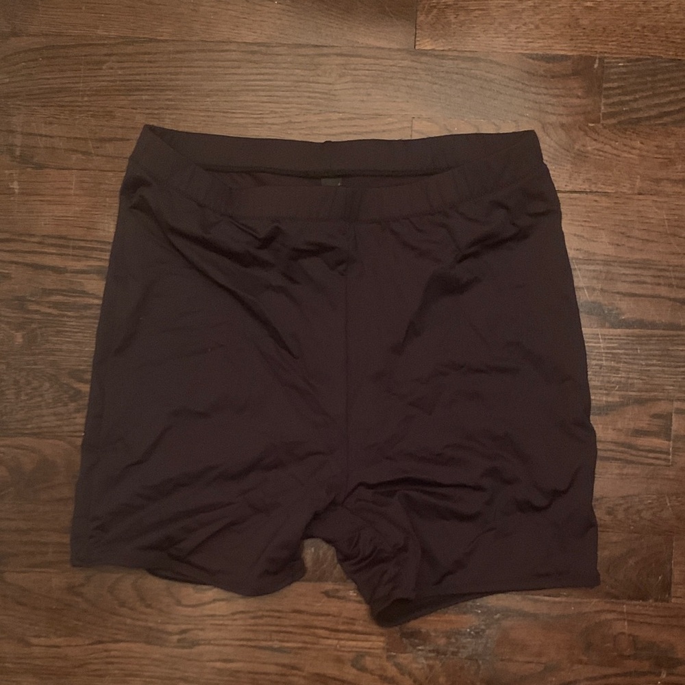 Skims Women’s Black swimming shaping shorts